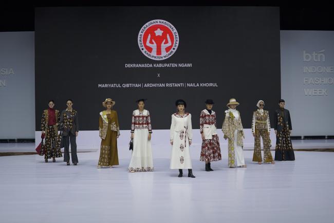 Dari Ngawi Melesat ke Runway, Desainer Muda Ngawi Guncang IFW 2025