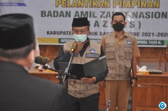 Bupati Lantik TGH Muhammad Taisir Al-Azhar Sebagai Ketua Baznas Lombok Barat