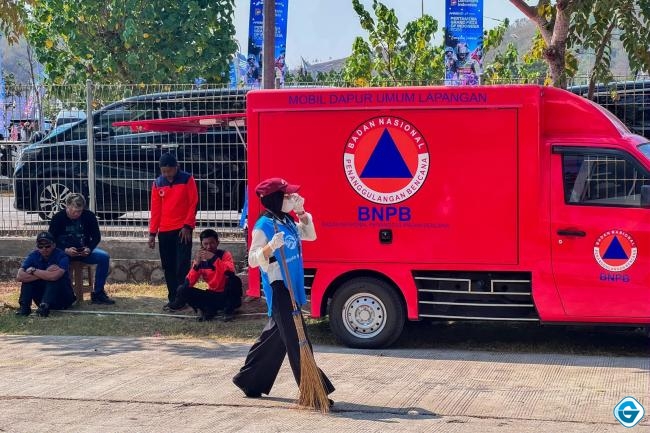 garda-kebersihan-motogp-mandalika-cerita-volunteer-lokal-menjaga-kebersihan-area