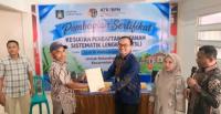 Kantah Lombok Tengah Serahkan 84 Sertipikat PTSL di Praya, Warga Peroleh Kepastian Hukum